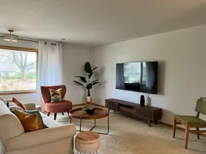 Beautifully styled, Mid Century Modern, family friendly Lake Mills House! - Image 2
