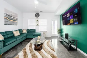 Contemporary-3 Bedroom-Rooftop in the Heart of Downtown Conroe - Image 4