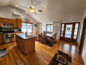 Lakeshore Loft - Spacious Apt Short Walk to Beach - Image 4