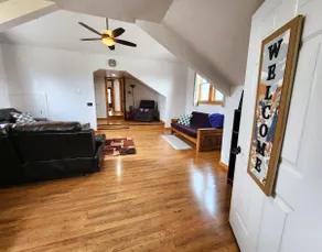 Lakeshore Loft - Spacious Apt Short Walk to Beach - Image 3