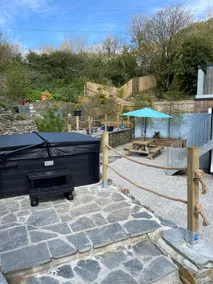 Gulland 4 Bed Sleeps 8 with Hot tub - Image 4