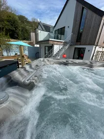 Gulland 4 Bed Sleeps 8 with Hot tub - Image 3