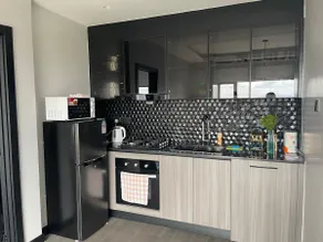17th floor 2br unit in Westlands with 2 king beds - Image 4