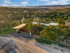 Hilltop Escape for wine lovers+hot tub+views - Image 2
