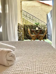 03. Elise's Corner: Cozy Accommodation with Patio! - Image 5