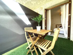 03. Elise's Corner: Cozy Accommodation with Patio! - Image 3