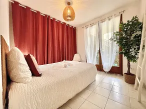 03. Elise's Corner: Cozy Accommodation with Patio! - Image 2