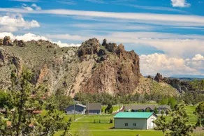 Smith Rock • King Beds • Steam Shower • No Pets - Image 4