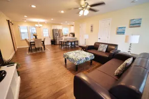 The Pullman Mod: Stylish 4br + Close to the Axn! - Image 5