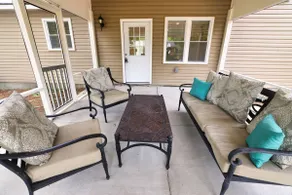 The Pullman Mod: Stylish 4br + Close to the Axn! - Image 3