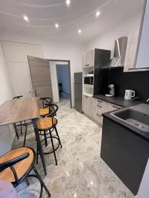 Apartment in the city center of Alès - Image 3