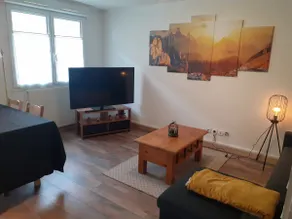Beautiful apartment with terrace and free parking - Image 5