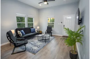 Your Dream Stay 4BR2BA Near Downtown Riverwalk - Image 3