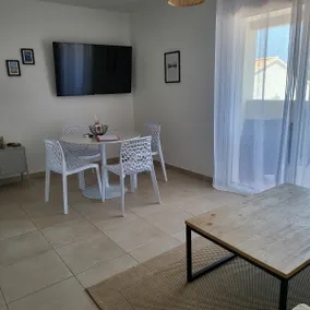 Paradise at the Beach – Sea View & Pool - Image 4