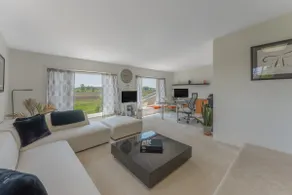 Luxury Hillside Farmhouse on The Bay of Quinte - Image 3