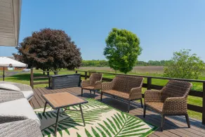 Luxury Hillside Farmhouse on The Bay of Quinte - Image 4