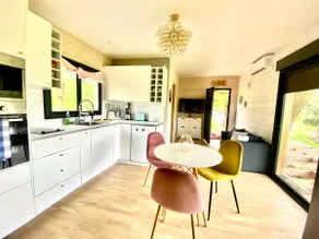 Bungalow surrounded by nature - Image 2