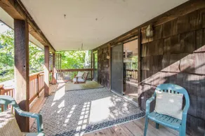 Premium comfort, newly updated, close to downtown - Image 4