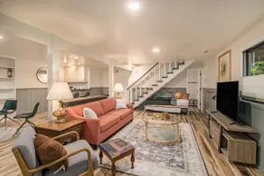 Premium comfort, newly updated, close to downtown - Image 3