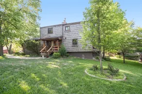 Premium comfort, newly updated, close to downtown - Image 2