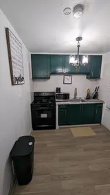 Cozy 3bd/ home with free parking - Image 3