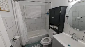 Cozy 3bd/ home with free parking - Image 5