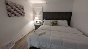 Cozy 3bd/ home with free parking - Image 4