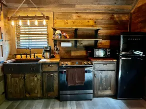 The Caretakers Cabin-Trout Creek, Petting Zoo - Image 3