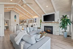 Grapeview- Luxury Waterfront Home w/ Hot Tub - Image 4