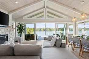 Grapeview- Luxury Waterfront Home w/ Hot Tub - Image 3