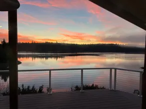 Grapeview- Luxury Waterfront Home w/ Hot Tub - Image 2