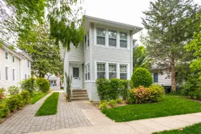 Spacious 2BR 2Level Apt - Walkable to metro! - Image 4