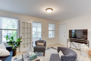 Spacious 2BR 2Level Apt - Walkable to metro! - Image 5