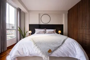 Spacious Haven w/ Travel Expert - Image 5