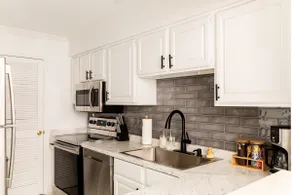 Stylish Downtown Nashville Condo with Patio & Free Parking - Image 3