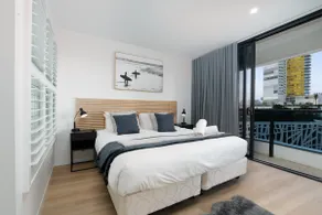 Oracle 2 - Central 2B in Broadbeach with Views - Image 5