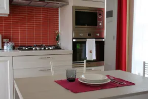 Cozy House with Terrace Near the Airport - Image 5