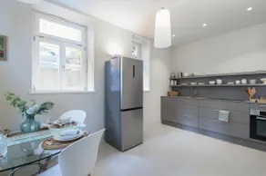 Exclusive: Historic apartment with vaulted ceiling - Image 5