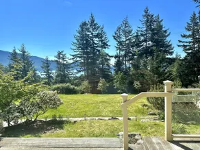 Water Views • Walk to Eastsound • Cozy Retreat - Image 5