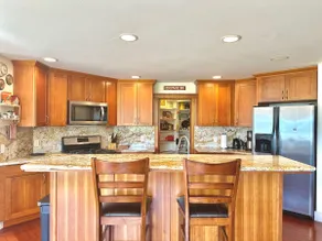 Water Views • Walk to Eastsound • Cozy Retreat - Image 4