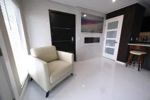 Modern refinement on the waterfront! - Image 2