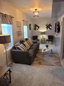 The Beverly Champagne Suite. - Image 2
