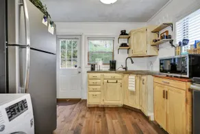 2bd Home - Modern - Private yard - Image 3