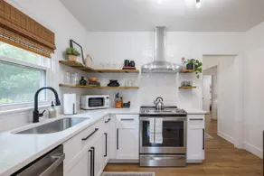 The 12th Street Retreat, King Beds, Pets Allowed - Image 2