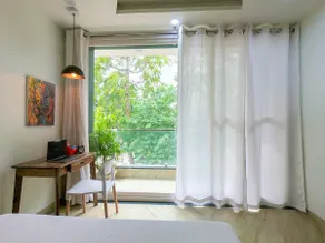 🄋🄌 Modern 2 Bedroom Apartment with Balcony - Image 2