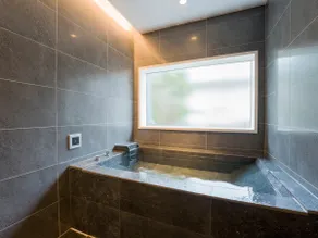 Group travel OK Spacious 2LDK private villa | 110 ㎡ / Fully equipped kitchen and jacuzzi (capacity 10 people) - Image 3