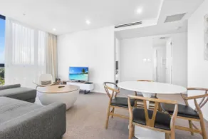 One Bedroom Panoramic Apartment! - Image 3