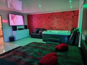 Love Room jacuzzi - Image 2