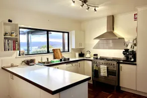 Lakeview Ave Beach House - Image 4