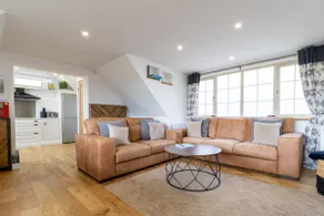 Picturesque cottage with views - Image 3